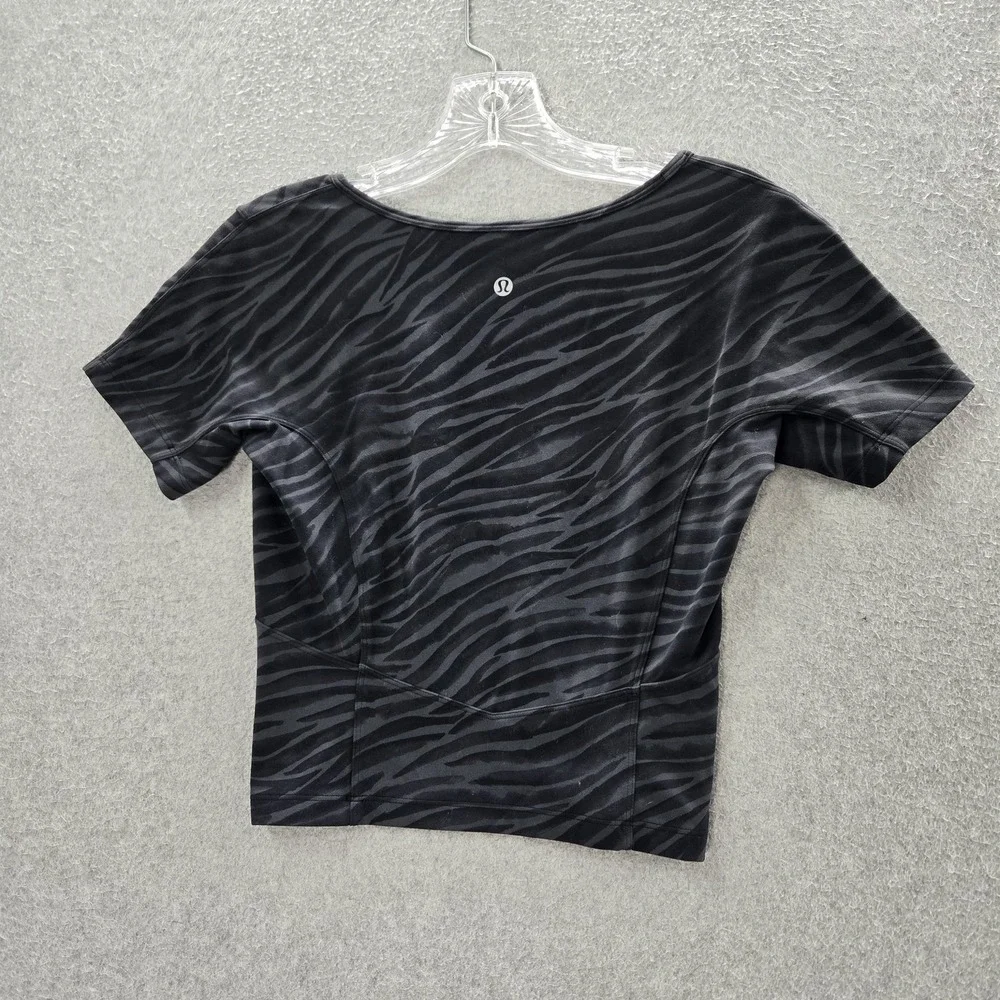 Lululemon Women Shirt 2 Black Nulu Zebra Print Activewear V-Neck Pullover‎ Tee